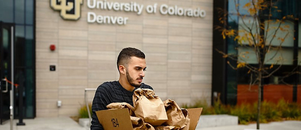 Muslim volunteers hand out sack lunches to Denver’s homeless