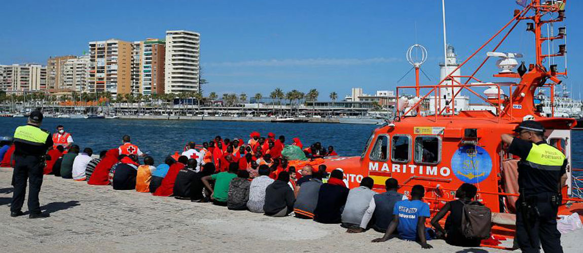 Italy ‘to shut ports’ to boat carrying over 600 refugees